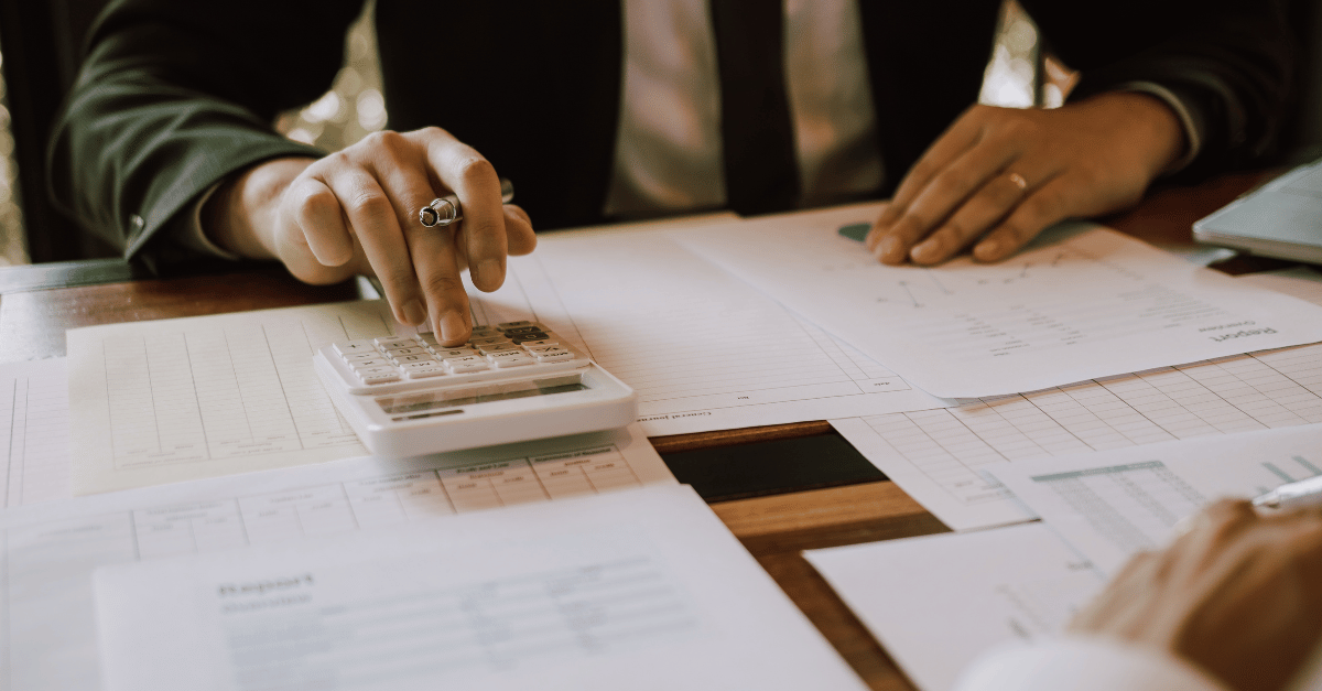 Calculating the costs associated with car auction shipping 